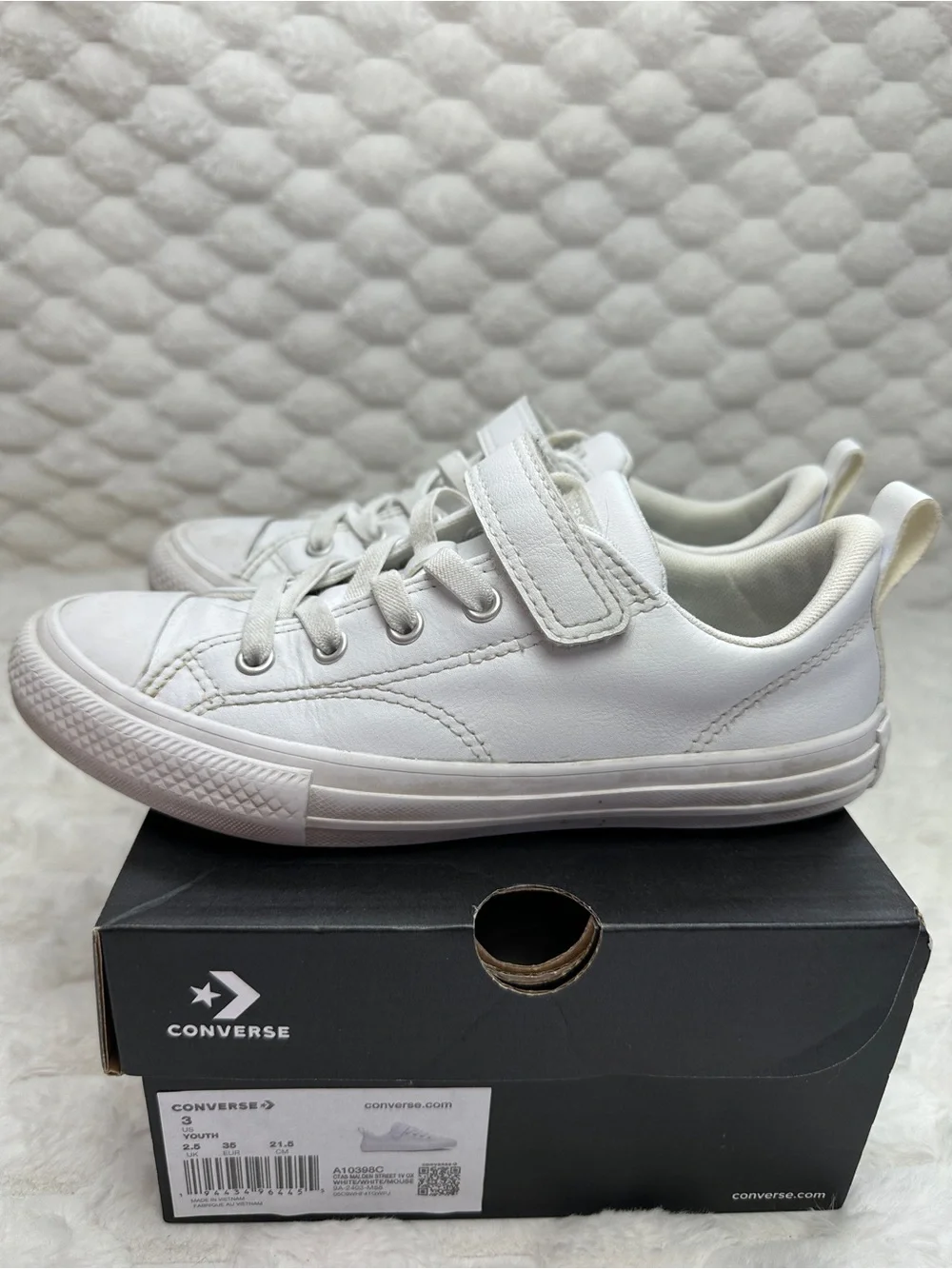 Converse leather low